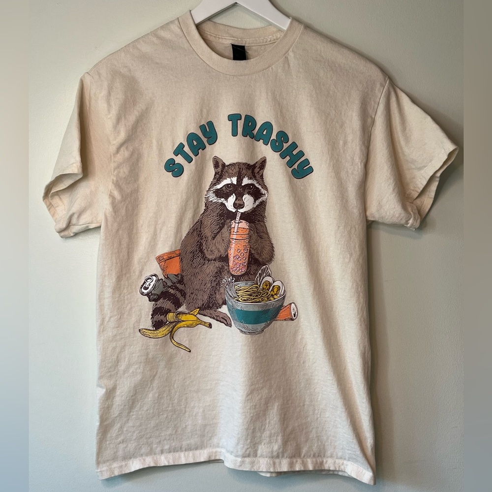 Gildan Graphic T-Shirt “Stay Trashy”